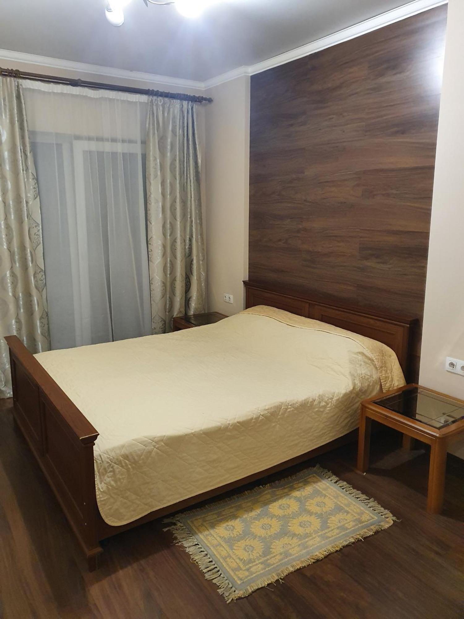 Lutsk, Double-Room Apartments Exteriör bild
